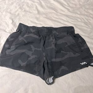 RVCA women’s small camo shorts